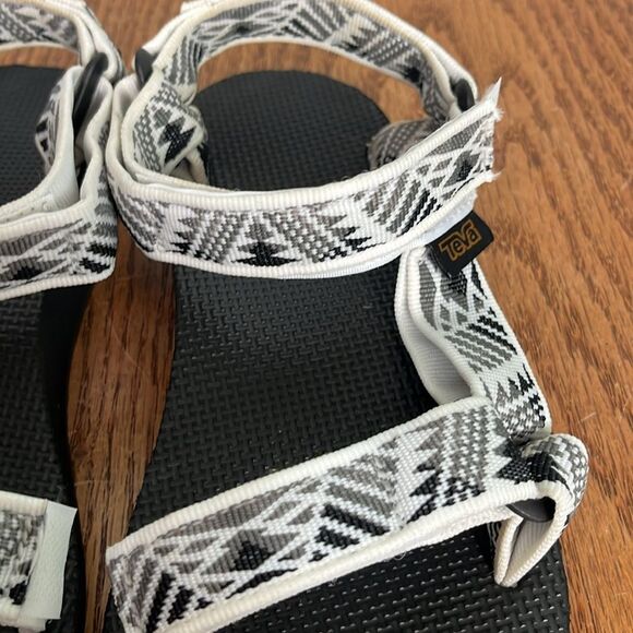 Teva Midform Universal Hallon B&W Sport Sandals with Geometric Straps Size 6 - Picture 2 of 5